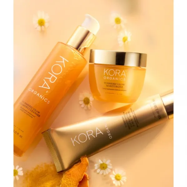 KORA Organics Turmeric Brightening & Exfoliating Scrub + Mask peeling a maska 30 ml