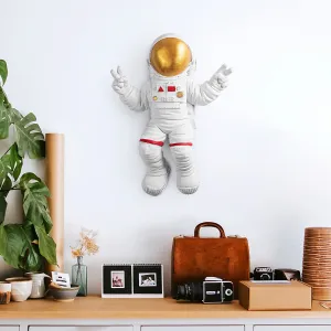 Wallity Nástenná dekorácia Astronaut biela/zlatá