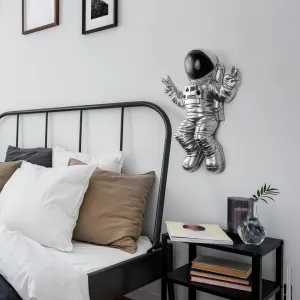 Wallity Nástenná dekorácia Astronaut strieborná/čierna