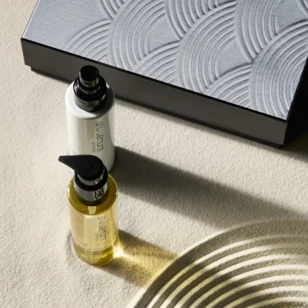 Shu Uemura Essence Absolue darčeková sada dodávajúci hydratáciu a lesk