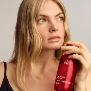 Wella Professionals Ultimate Repair Shampoo posilňujúci šampón pre poškodené vlasy 100 ml