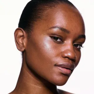 MAC Cosmetics Skinfinish Lightstruck tekutý rozjasňovač odtieň Glacial 15 ml