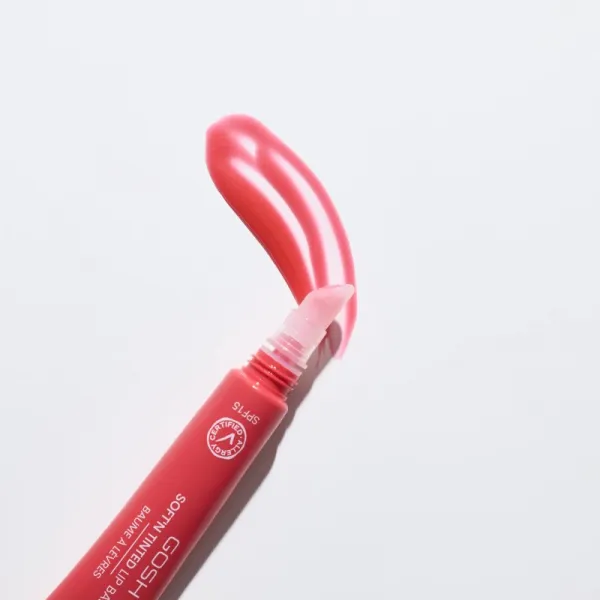 GOSH COPENHAGEN Soft`n Tinted tónujúci balzam na pery SPF 15 odtieň 008 Cherry Soda 8 ml