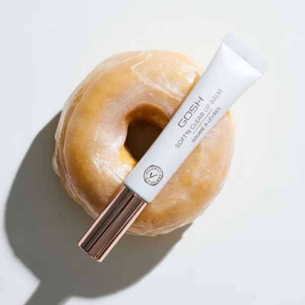GOSH COPENHAGEN Soft'n Clear Lip Balm vyživujúci lesk na pery odtieň 002 Sparkling Glaze 8 ml