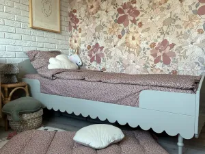 Detská jednolôžková posteľ s odnímateľnou bočnicou BABUSHKA 90x200 cm Zvoľte farbu: Olivová