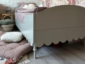 Detská jednolôžková posteľ s odnímateľnou bočnicou BABUSHKA 90x200 cm Zvoľte farbu: Olivová