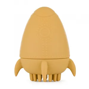 PETITE&MARS Hračka silikónová do vody s kefkou Splashy Rocket Intense Ochre 6m+