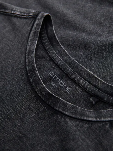 Ombre Men's T-shirt with wash effect - black