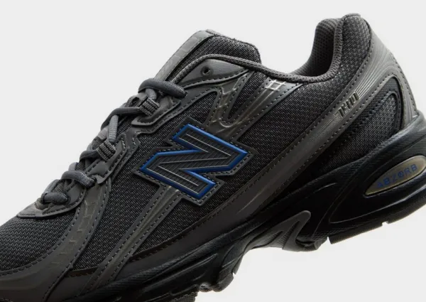 New Balance 740