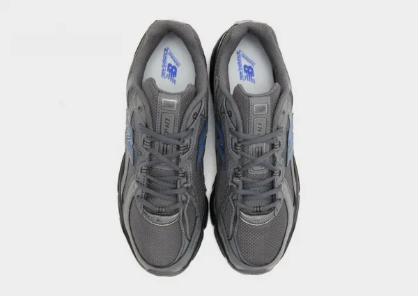 New Balance 740