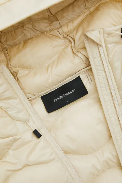 Kabát Peak Performance W Helium Down Parka Sand Fog