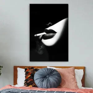 Čiernobiely glamour obraz - Žena s cigaretou