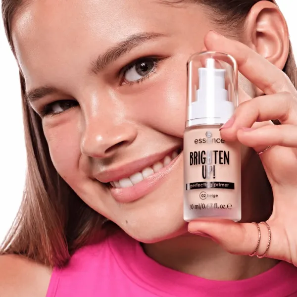 essence BRIGHTEN UP! Perfecting Primer tekutá podkladová báza pod make-up odtieň 02 Beige 20 ml