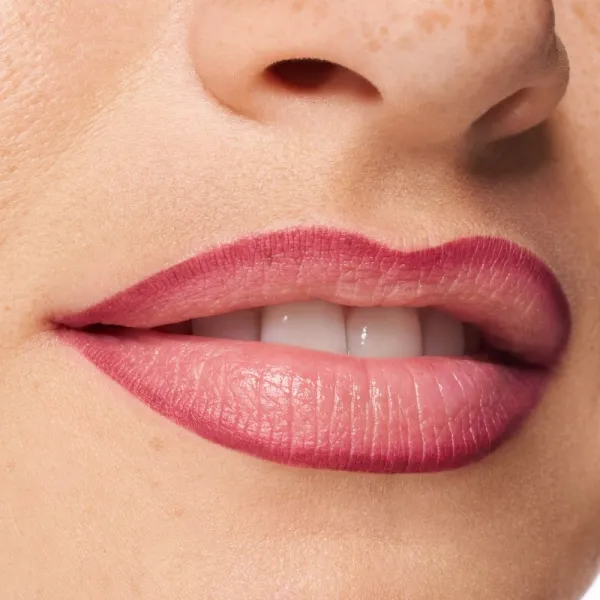 essence 8h Matte Comfort matná ceruzka na pery so strúhatkom odtieň 19 Burgundy Bestie 0.3 g