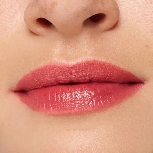 essence Hydra Kiss farba na pery odtieň 01 Blushing Nude 4 ml