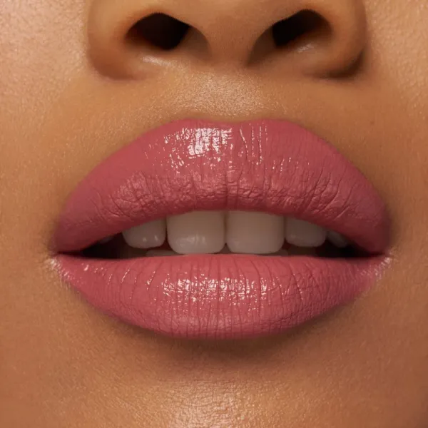 essence satin GLOW krémový rúž so saténovým finišom odtieň 02 Blushin It 3.5 g