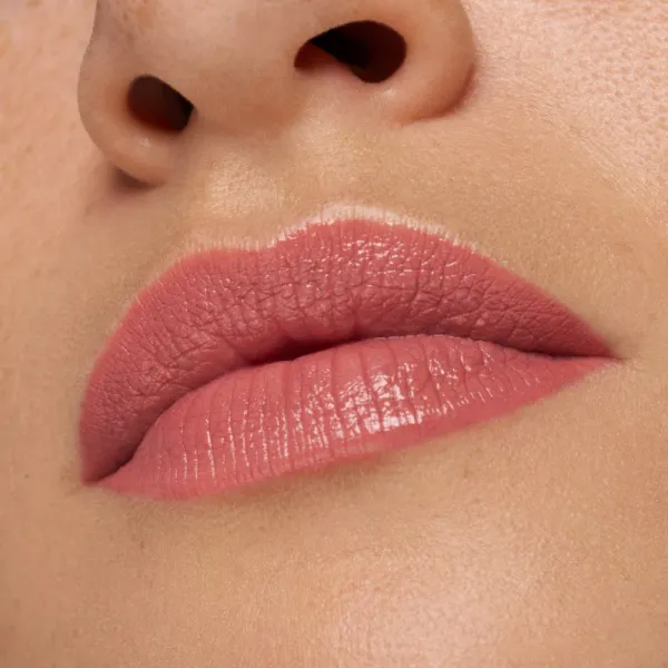 essence satin GLOW krémový rúž so saténovým finišom odtieň 02 Blushin It 3.5 g