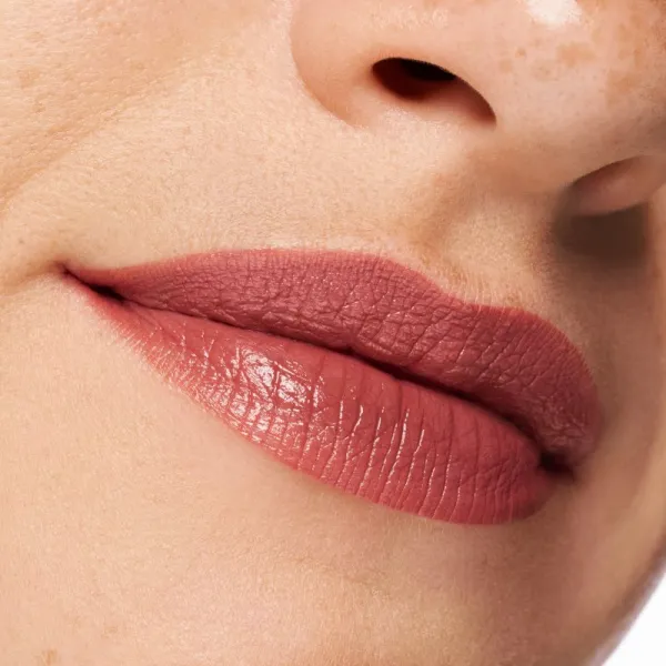essence satin GLOW krémový rúž so saténovým finišom odtieň 05 Chai There! 3.5 g