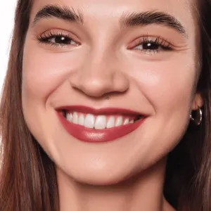 essence satin GLOW krémový rúž so saténovým finišom odtieň 06 Deja-brew 3.5 g