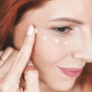 Natuint cosmetics - Výživný očný krém s kofeínom - nočný