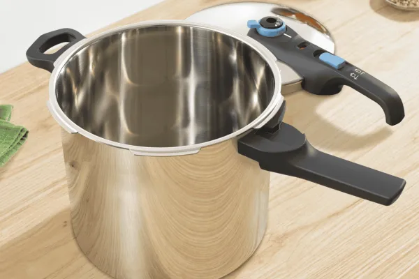 Tlakový hrniec Tefal Secure Trendy 8 l P2584401 Nerezový/Čierny