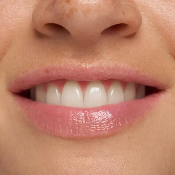 essence LIP swirl hydratačná maska na pery s vyživujúcim účinkom 8 g