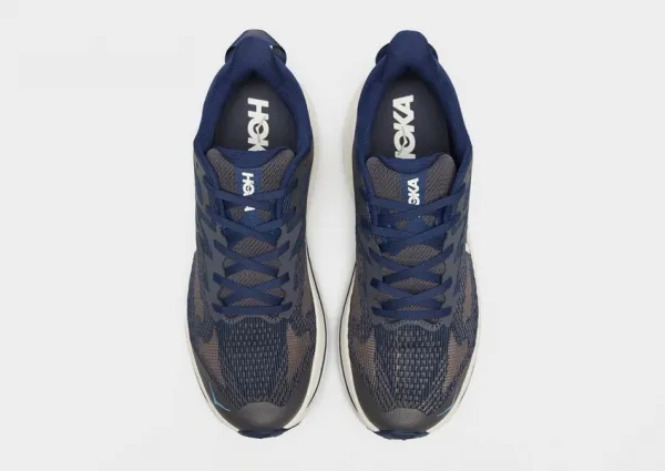 Hoka Challenger 8