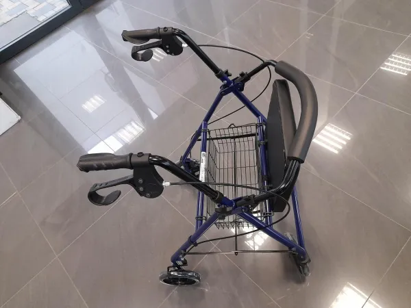 Skladacie chodítko pre seniorov - Rollator