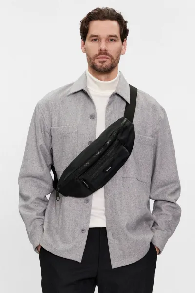 Čierna pánska oblička Calvin Klein Essential Waistbag