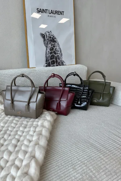 Malá taška krabica NOBO BAG5800-M19 Sivá