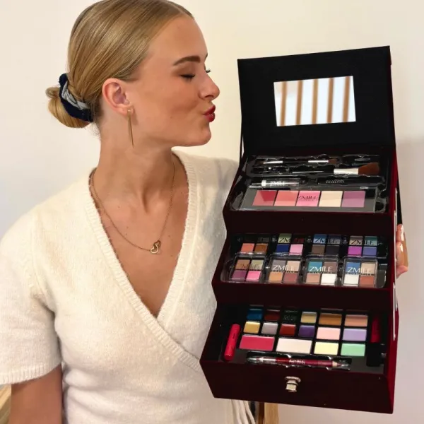 ZMILE COSMETICS Beauty Case Velvety kozmetický kufrík Dark Berry
