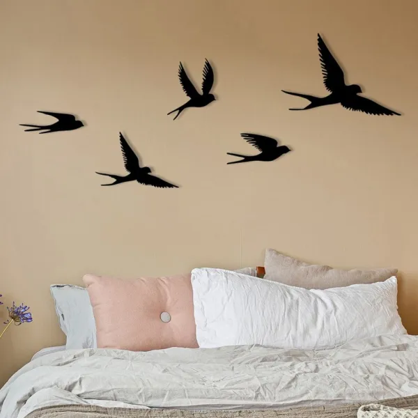 Dekoratívny kovový doplnok na stenu Crow