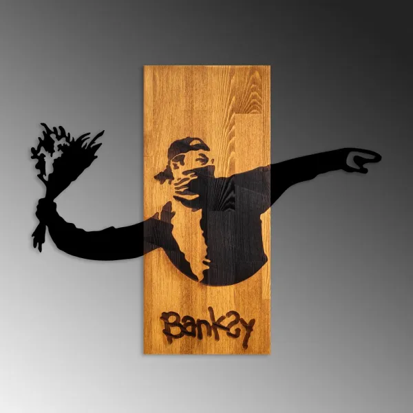 Dekoratívny drevený doplnok na stenu Banksy - Flower Thrower