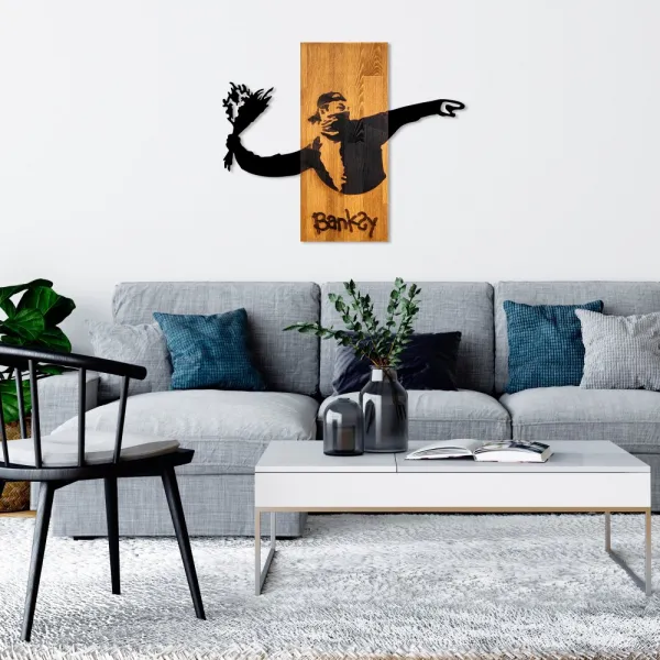 Dekoratívny drevený doplnok na stenu Banksy - Flower Thrower