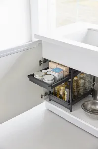 Organizér do kuchynskej skrinky Yamazaki čierna farba
