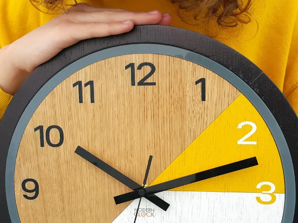 ModernClock Drevené nástenné hodiny Paris 33 cm žlté/čierne