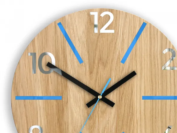 ModernClock Drevené nástenné hodiny Aksel 33 cm dub prírodný/modrý