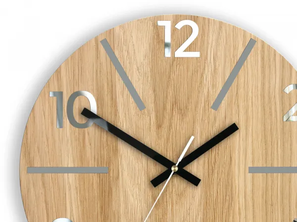 ModernClock Drevené nástenné hodiny Aksel 33 cm dub prírodný/šedý