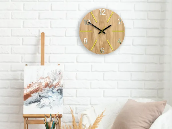 ModernClock Drevené nástenné hodiny Aksel 33 cm dub prírodný/žltý