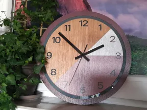 ModernClock Drevené nástenné hodiny Paris 33 cm fialové/čierne