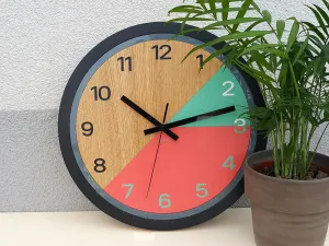 ModernClock Drevené nástenné hodiny Paris 33 cm korálové/čierne