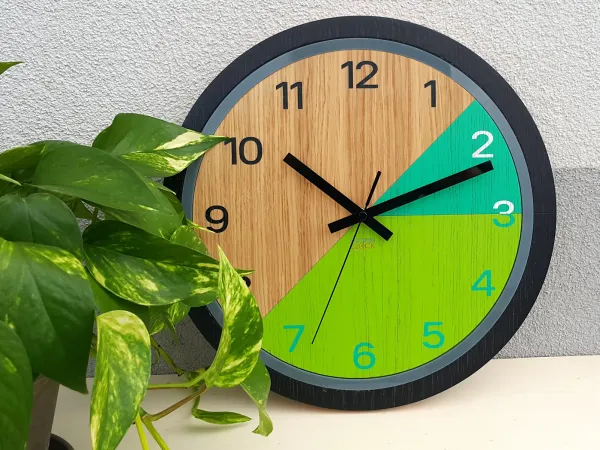 ModernClock Drevené nástenné hodiny Paris 33 cm zelené/čierne