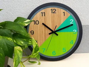 ModernClock Drevené nástenné hodiny Paris 33 cm zelené/čierne