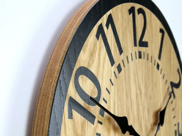 ModernClock Dřevěné nástěnné hodiny Berlin 33 cm černé/hnědé