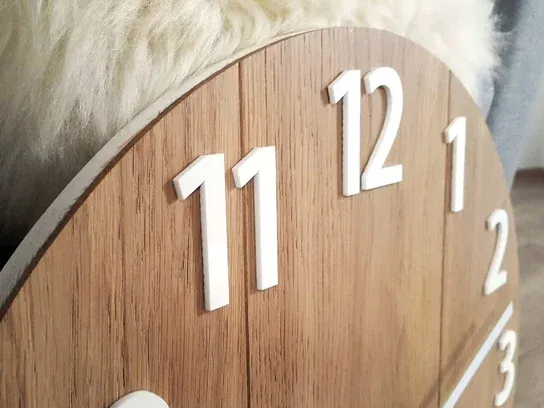 ModernClock Drevené nástenné hodiny Amadeus 49 cm hnedá/biela
