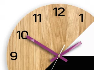 ModernClock Drevené nástenné hodiny Texas 33 cm čierne/fialové