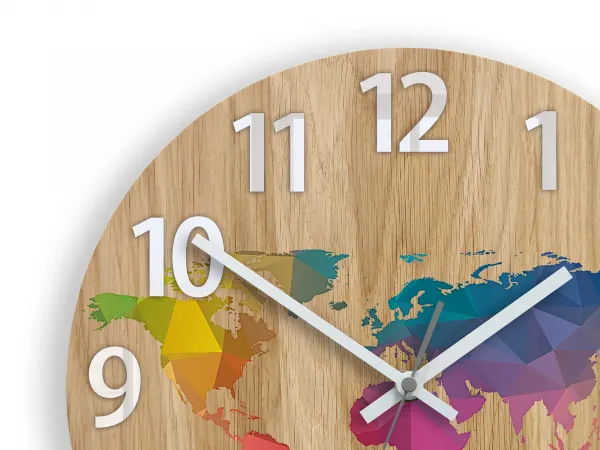 ModernClock Drevené nástenné hodiny Mapa Drevo 33 cm hnedé/farebné