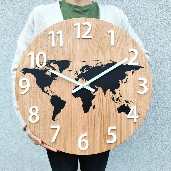ModernClock Drevené nástenné hodiny Mapa Drevo 49 cm hnedé/čierne