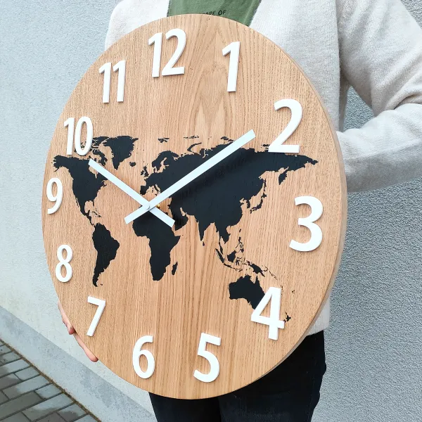 ModernClock Drevené nástenné hodiny Mapa Drevo 49 cm hnedé/čierne