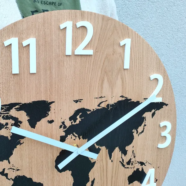 ModernClock Drevené nástenné hodiny Mapa Drevo 49 cm hnedé/čierne
